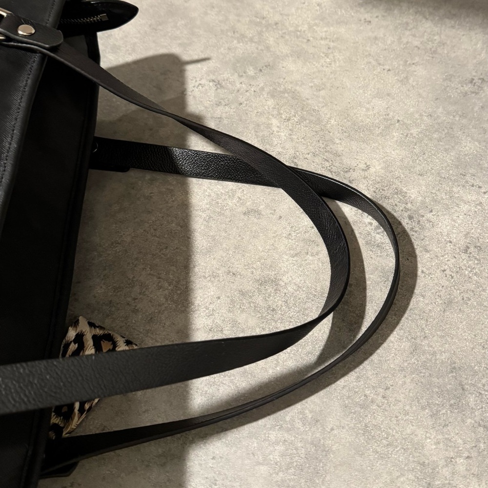 Coach Black Peyton Leather zip Top Tote! GUC!! - Picture 4 of 12